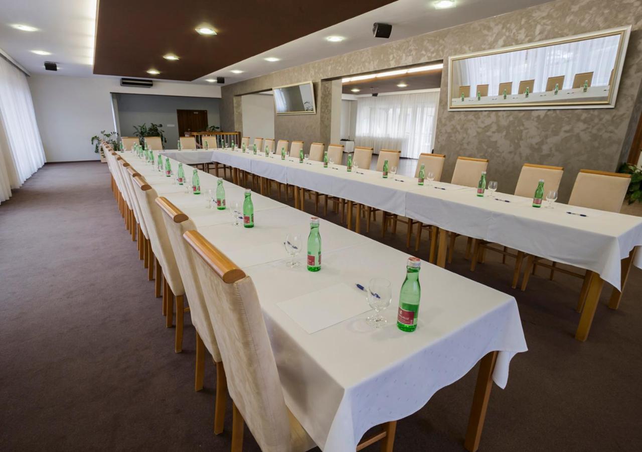 Elite Hotel Nova Dubnica Экстерьер фото